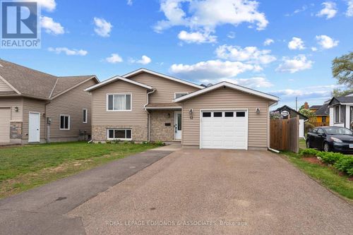 12 Wilbert St, Petawawa, ON, K8H2C6 | Card Image