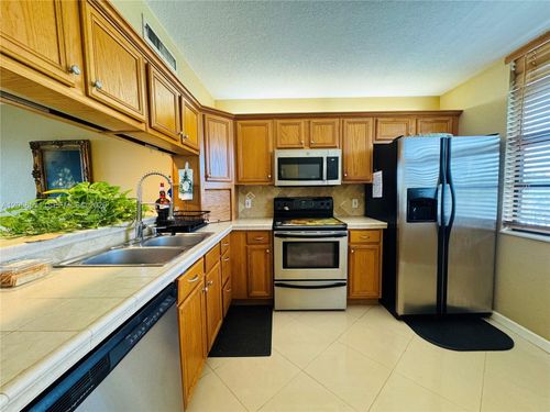 401-1705 Whitehall Dr, Davie, FL, 33324-6964 | Card Image
