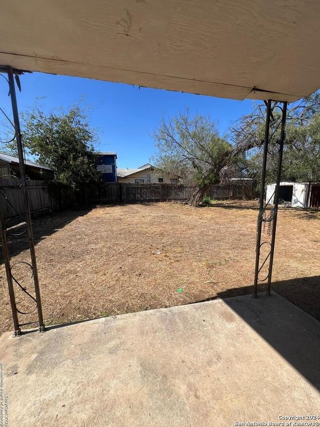 504 N 9 Th St, House other with 3 bedrooms, 1 bathrooms and null parking in Carrizo Springs TX | Image 11