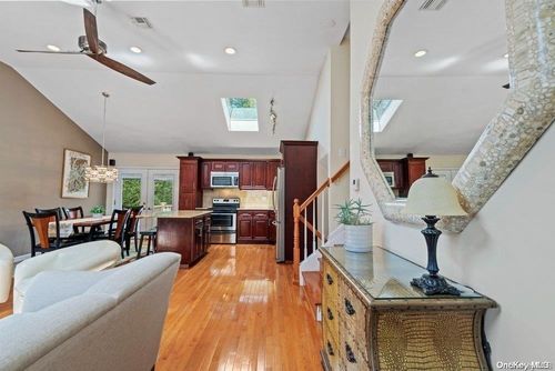 537 N Atlanta Ave, North Massapequa, NY, 11758-2036 | Card Image