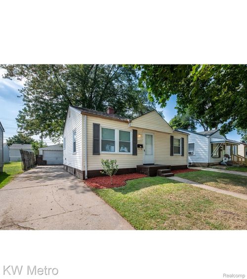 11330 Chalmers Ave, Warren, MI, 48089-3708 | Card Image