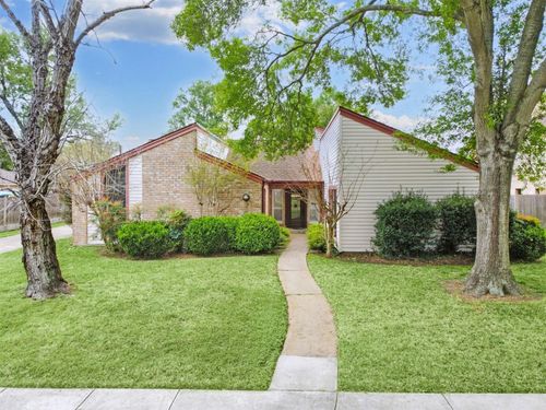 15621 Elwood Dr, Jersey Village, TX, 77040-2135 | Card Image