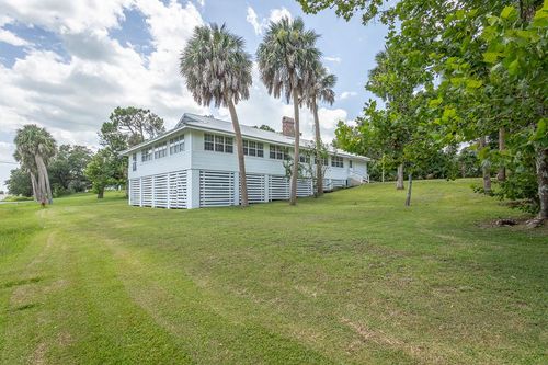12 7th St, Apalachicola, FL, 32320-1708 | Card Image