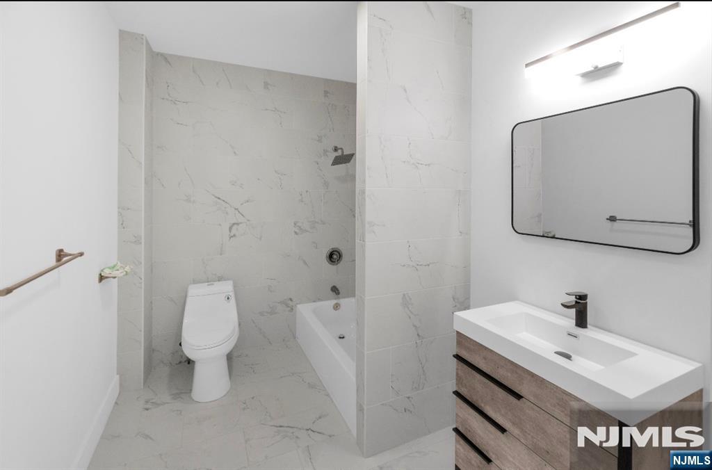 Residential Lease in Newark 5