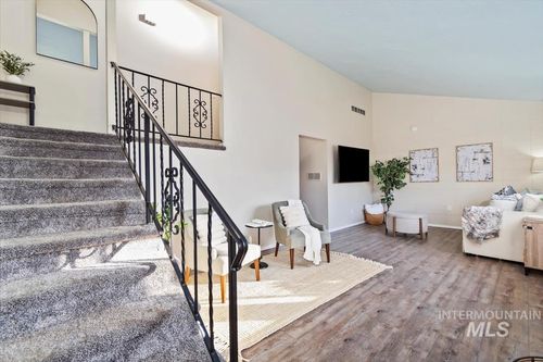 716 Nw 8th St, Meridian, ID, 83642-2403 | Card Image