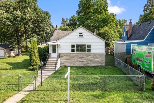 29 Glenwood Dr, Round Lake Beach, IL, 60073-2635 | Card Image
