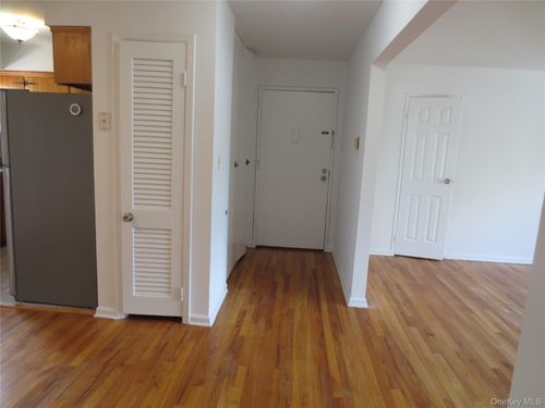 apt-8007-4 Oxford Ct, Suffern, NY, 10901-7937 | Card Image