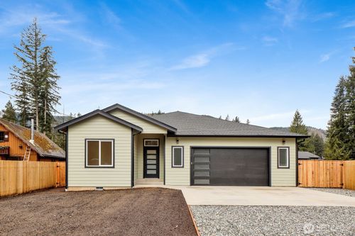 8679 Bell Ct, Maple Falls, WA, 98266-8230 | Card Image