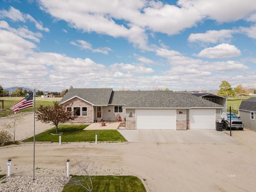 418 Flora Dr, Spring Creek, NV, 89815-5715 | Card Image