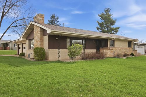 827 Park Ridge Drive, Eau Claire, WI, 54703 | Card Image