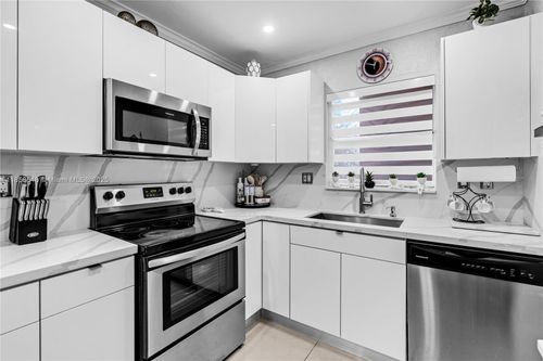 apt-304-13715 Kendale Lakes Cir, Miami, FL, 33183-2375 | Card Image