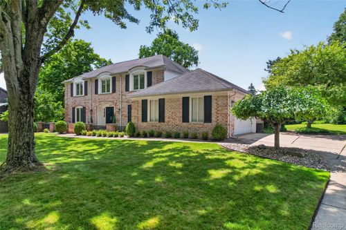 2574 Fox Chase Dr, Troy, MI, 48098-2330 | Card Image