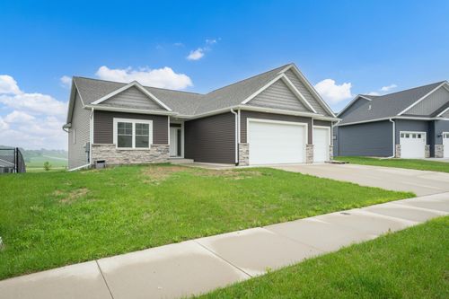 837 Towne Dr Ne, Byron, MN, 55920-3003 | Card Image