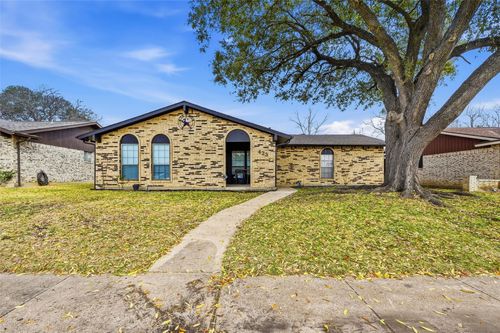 423 Charlotte St, Duncanville, TX, 75137-3326 | Card Image