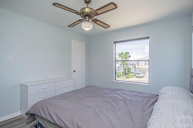 301 Commander Dr, House other with 3 bedrooms, 2 bathrooms and 1 parking in Tiki Island TX | Image 16