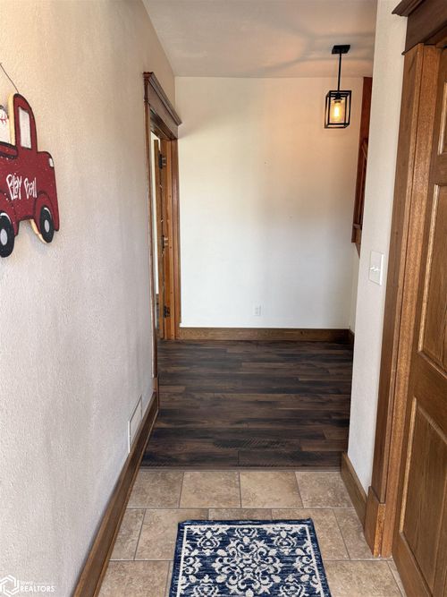 105 Colorado St, Glidden, IA, 51443-1024 | Card Image