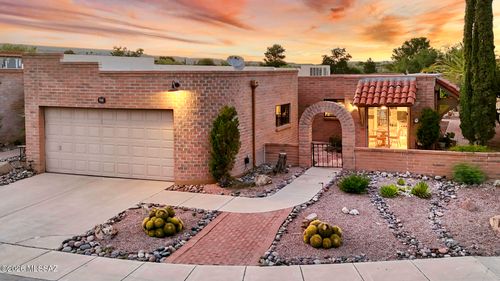 712 W Desert Hills Dr, Green Valley, AZ, 85622-8427 | Card Image