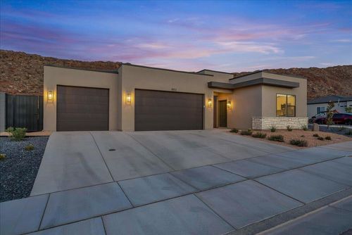 1853 S Queens Garden Dr, Washington, UT, 84780-8659 | Card Image