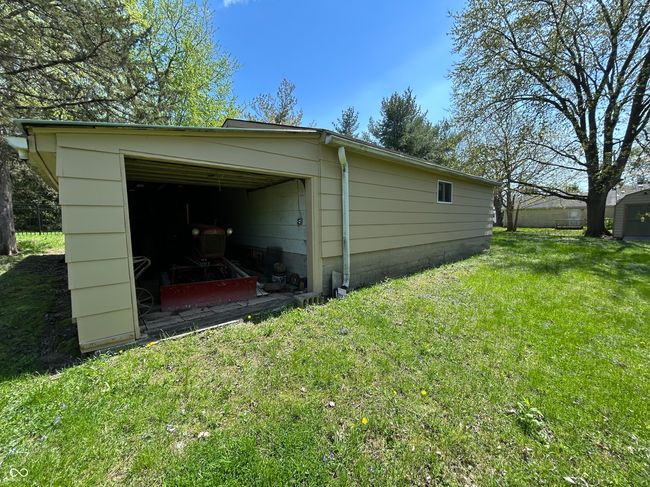 Extra garage bay at back of det. garage. | Image 59