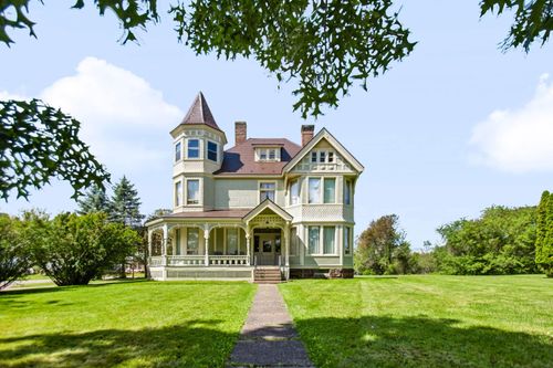 27 Victoria St W, Home with 6 bedrooms, 0 bathrooms and null parking in Amherst NS | Card Image