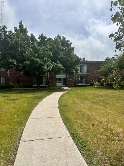 apt-2-490 Fox Hills Dr N, Bloomfield Hills, MI, 48304-1337 | Card Image