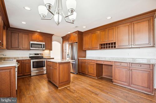 1302 Altamira Ct, MCLEAN, VA, 22102-2201 | Card Image