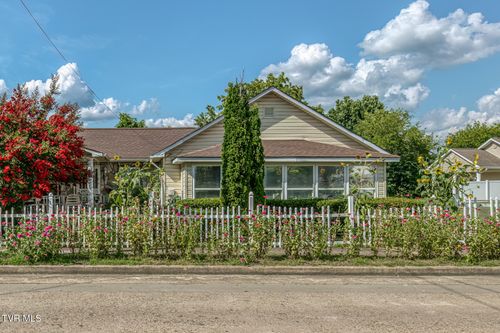 1026 Robertson St, Kingsport, TN, 37660-3956 | Card Image