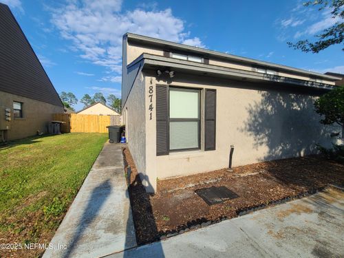 8741 Whispering Pines Dr, JACKSONVILLE, FL, 32244-6226 | Card Image