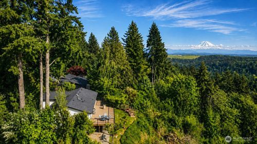 12065 206th Pl Se, Issaquah, WA, 98027-5426 | Card Image