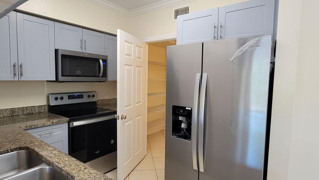 APT-304 - 6533 Emerald Dunes Dr, Condo with 2 bedrooms, 2 bathrooms and null parking in West Palm Beach FL | Image 7