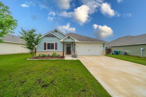105 Arrowhead Dr, Sanger, TX, 76266-1617 | Card Image
