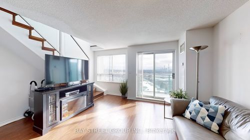 lph19-39 Oneida Cres, Richmond Hill, ON, L4B4T9 | Card Image