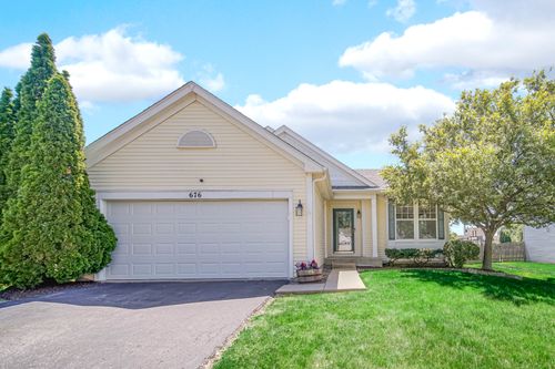 676 Hamilton Ln, North Aurora, IL, 60542-9116 | Card Image