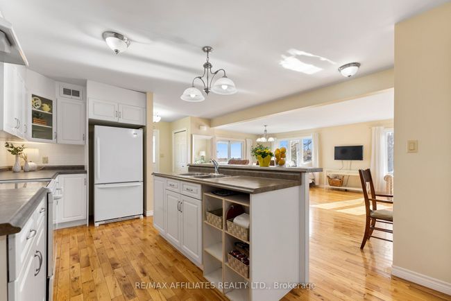 105 N Channel Rd, House other with 3 bedrooms, 2 bathrooms and 3 parking in Johnstown ON | Image 11