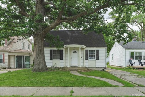 20644 Elkhart St, Harper Woods, MI, 48225-2240 | Card Image