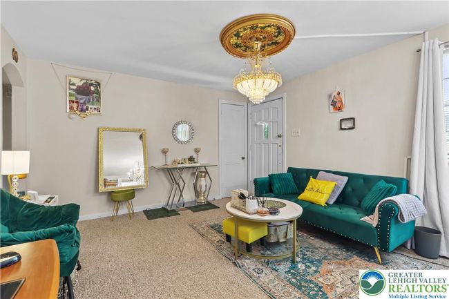 1373 Puggy Ln, House other with 4 bedrooms, 2 bathrooms and null parking in BETHLEHEM PA | Image 6