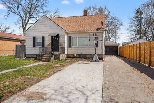 402 Patterson Ave, Bay City, MI, 48706-4140 | Card Image