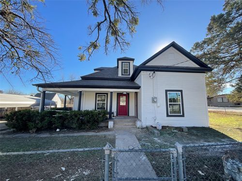 207 College St, Chico, TX, 76431-2435 | Card Image