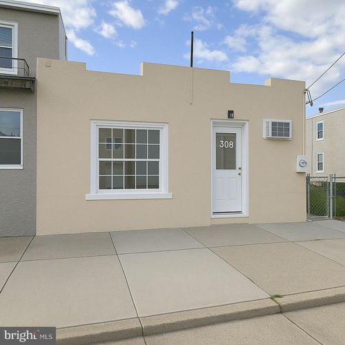 308 Market St, MARCUS HOOK, PA, 19061-4827 | Card Image