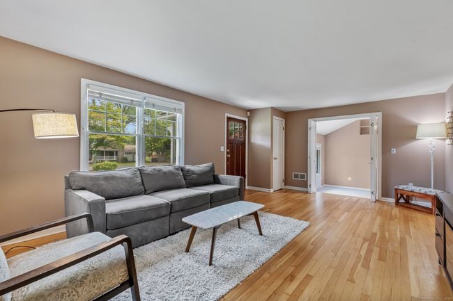 23 Shepherd St, House other with 3 bedrooms, 2 bathrooms and null parking in Norwalk CT | Image 5