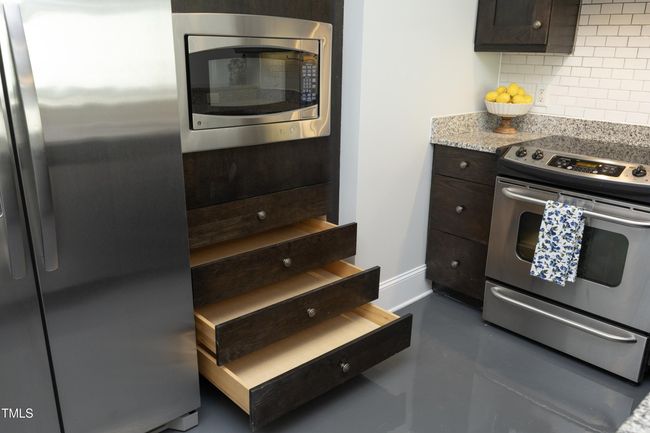 09KitchenStorage | Image 9