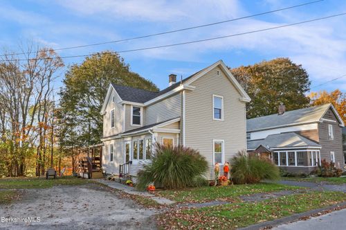 61 Richmond Ave, Pittsfield, MA, 01201 | Card Image
