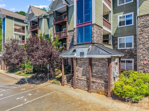 3b-2000 Olde Eastwood Village Boulevard, Asheville, NC, 28803 | Card Image