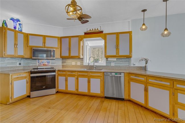 Ample counter/cabinet space! | Image 18