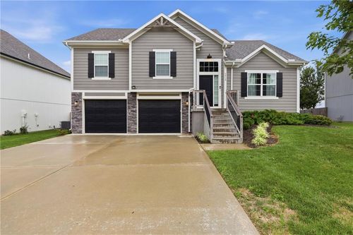 3919 Se Valley Forge Dr, Blue Springs, MO, 64014-5464 | Card Image