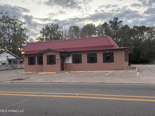 515 S High School Ave, Columbia, MS, 39429-2915 | Card Image