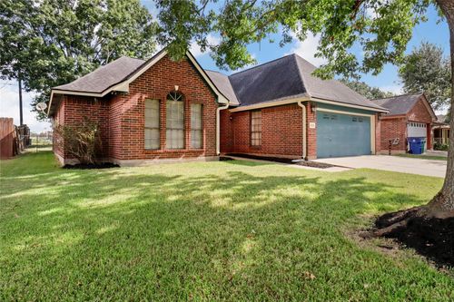821 Manor Dr, Angleton, TX, 77515-3383 | Card Image