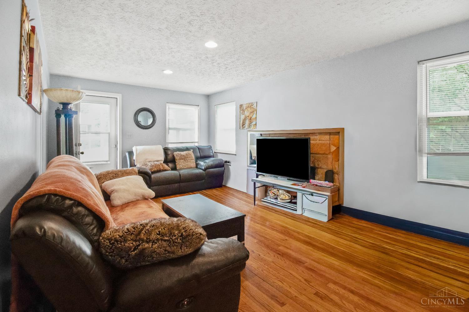 Residential in Golf Manor 4