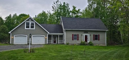 130 Middle Rd, Oakland, ME, 04963-4722 | Card Image