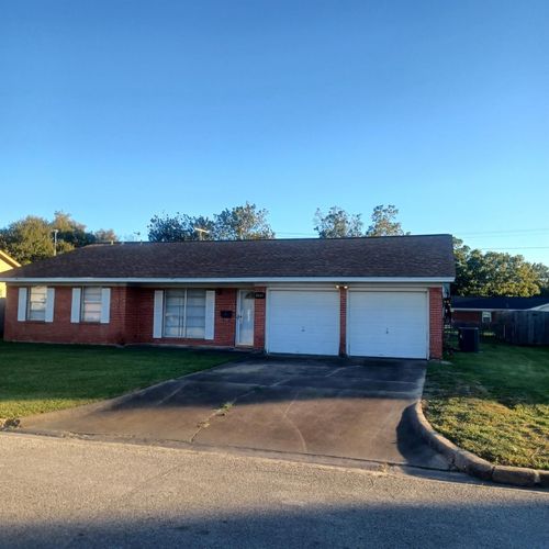 3916 Crescent Dr, Bay City, TX, 77414-4620 | Card Image